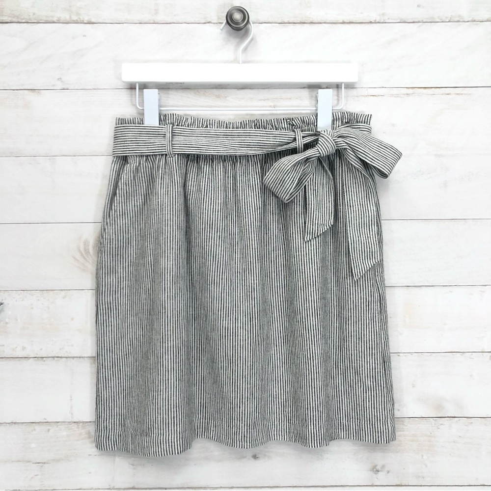 J. Crew Paper Bag Skirt • Sz M • White with Black Pinstripes • EUC